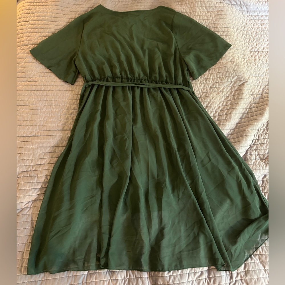 Elegant Green Midi Dress